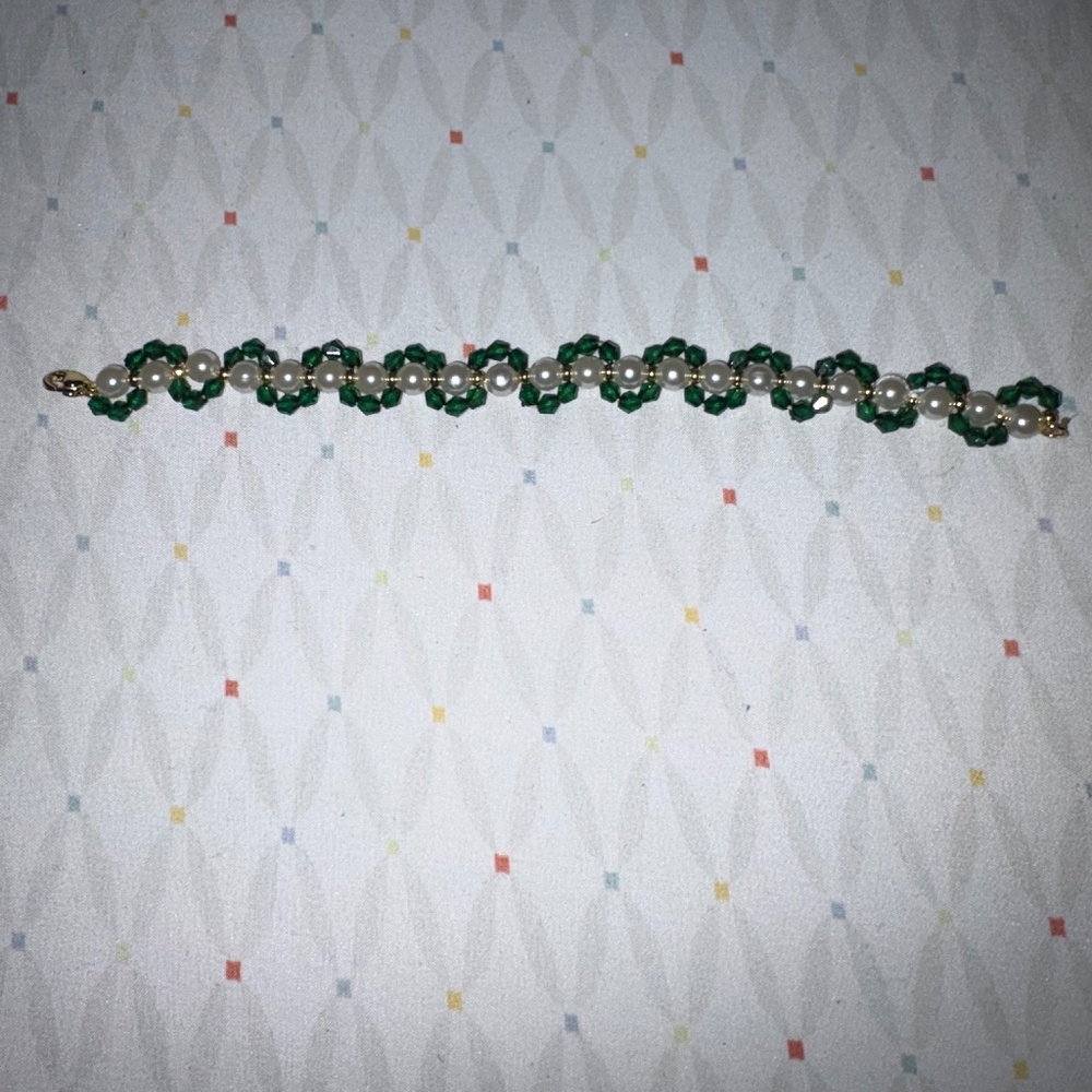 Handmade 6.5” Bracelet With Green crystals Beads, Pearls and Gold Pleated beads